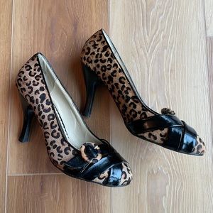 NAUGHTY MONKEY sz 8 leopard Crossize classic closed-toe pump heels
